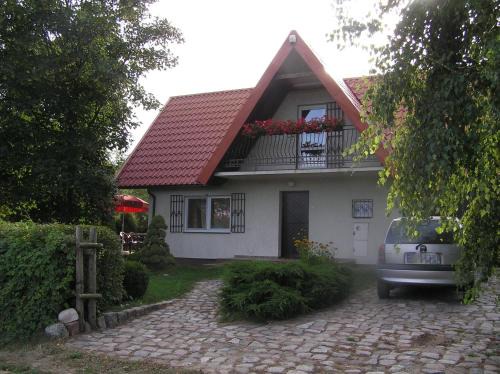 Guty House | Tranquil Domek pod Klonami with Ocean View & Breakfast
