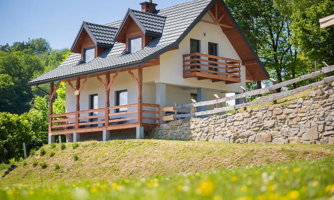 Gorzanka House | Top-Rated Domek Pod Laskiem: Family-Friendly with Kitchen