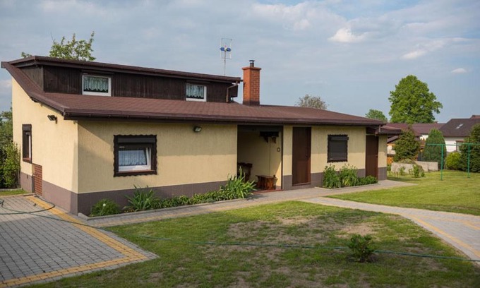 gmina azy Apartment | Family-Friendly Domek with Pool in Rokitno Szlacheckie