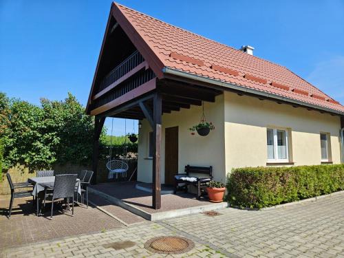 Ryn Cabin | Experience Domek U Kasi - Family-Friendly Getaway Awaits!