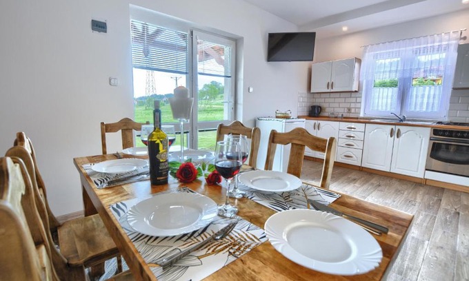 Olszanica Apartment | Charming Domek w Bieszczadach - Family-Friendly Retreat
