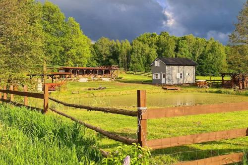 Paslek House | Relaxing Retreat with Sauna & Hot Tub in Serene Surroundings