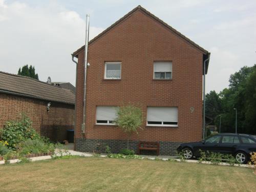 Rhein-Erft-Kreis District House | Family-Friendly Domi's Gästehaus with High Guest Ratings