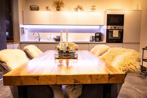 Donovaly Ski Chalet | Pet-Friendly Domicil Donky with Oceanfront Spa & Views