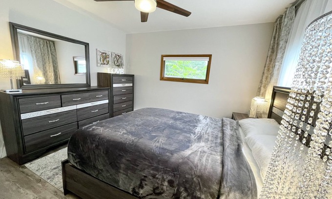 Yorktown Heights House | Pet-Friendly DOMIR Yorktown: Rated 10/10 with Pool & Kitchen