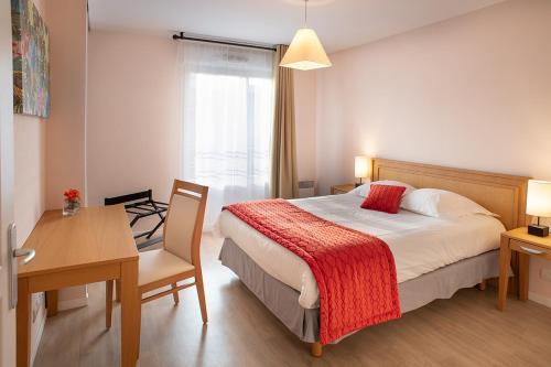 Villeneuve-le-Roi Apartment | Comfortable Stay at Domitys Les Sables d'Or with Pool & Spa