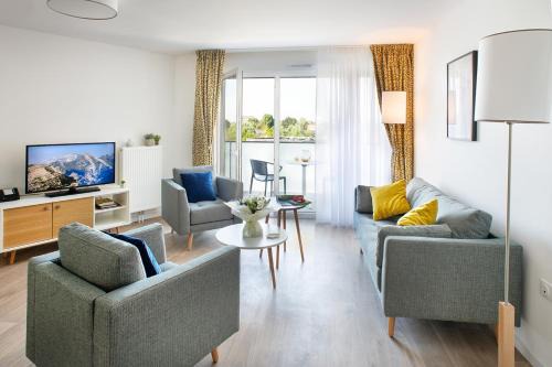 Marcq-en-Baroeul Apartment | Relax at DOMITYS - Résidence Olympe with Pool & Hot Tub