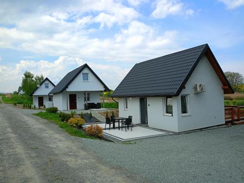 Klodzko Miasto Ski Chalet | Pet-Friendly Getaway at Domki Brzezówka nad stawami