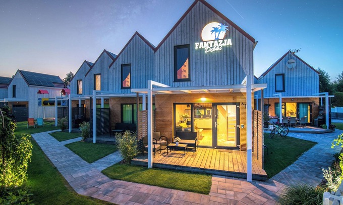 Debki Cottage | Discover Domki Fantazja Dębki: Pet-Friendly Oceanfront Retreat