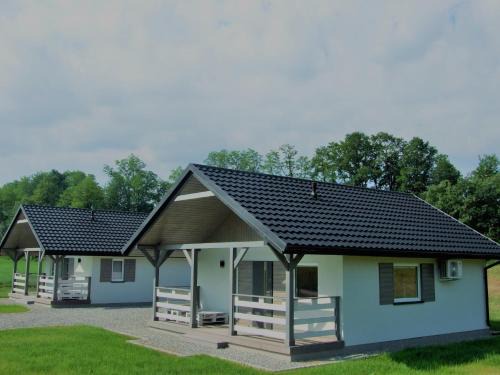 Graboszyce Cabin | Top-Rated Domki Komfort: Year-Round Getaway with Breakfast