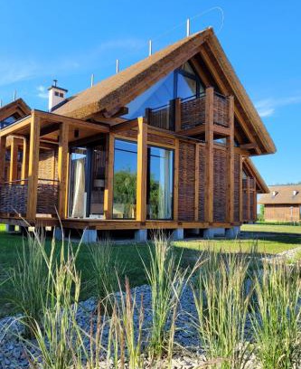 Gdow House | Discover Domki Kuter Port: Oceanfront Retreat with Pool