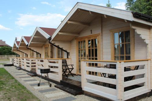 Mielno Resort | Guest Favorite: Domki Letniskowe i Pokoje NATALIE Retreat