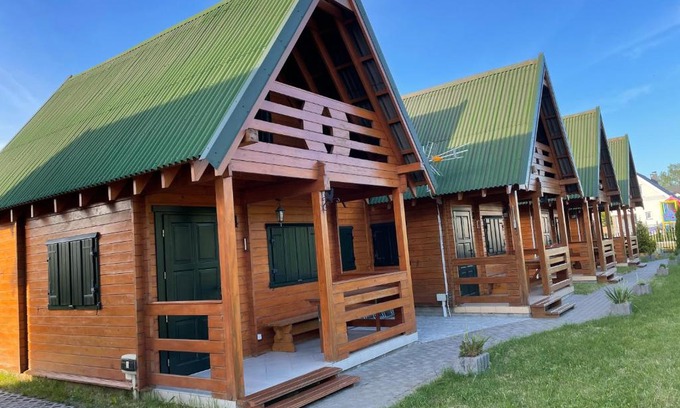 Dabki Cabin | Beachfront Retreat: Domki Letniskowe Malinka Awaits