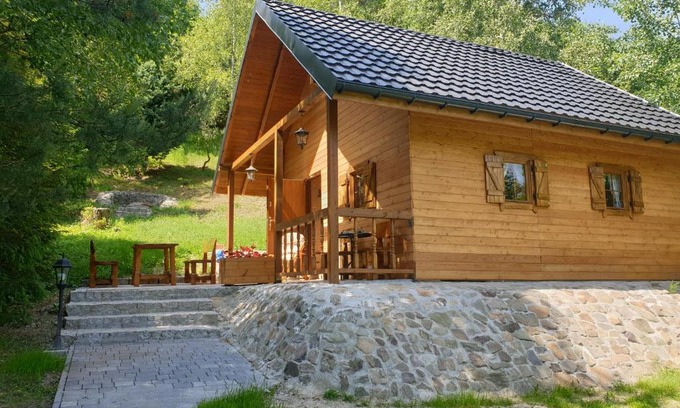 Mucharz Cabin | Cozy Getaway at Domki letniskowe Pod Lasem with Breakfast