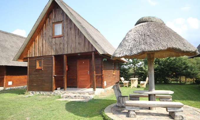 Nowecin Cabin | Pet-Friendly Escape at Domki Ranczo Itrich - 8/10 Rated