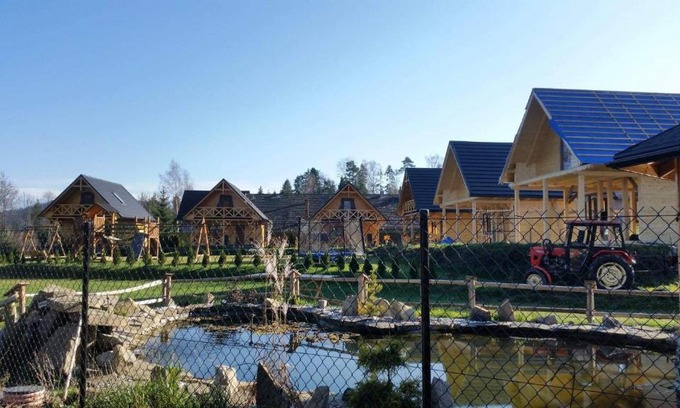 gmina Lubien Cabin | Discover Zielona Dolina: Pet-Friendly Retreat with Hot Tub