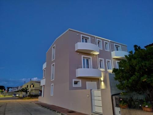 La Caletta House | Pet-Friendly Domo Mea - Guest Rated 9.1/10 Experience