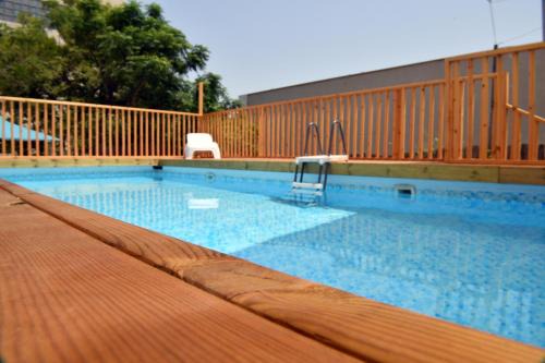 Tiberias Old City Cabin | Pet-Friendly Retreat at Domos Tiberias with Pool & Kitchen