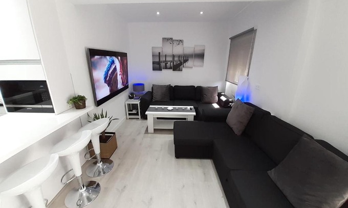 Chana Apartment | Stylish Domotic Apartment - Child-Friendly & Highly Rated