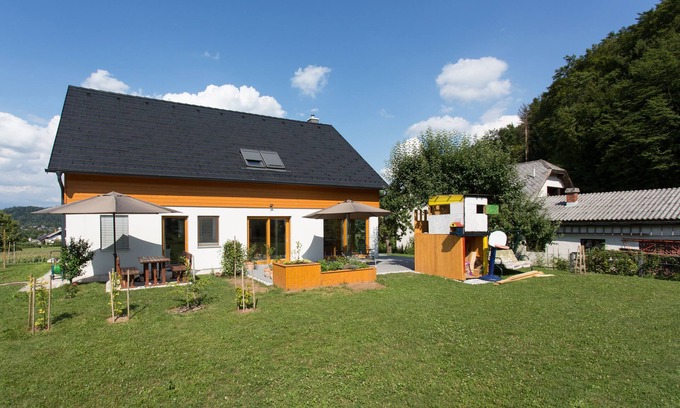 Medvode Apartment | Mountain View Apartments: Scenic Retreat Near Ljubljana & Bled