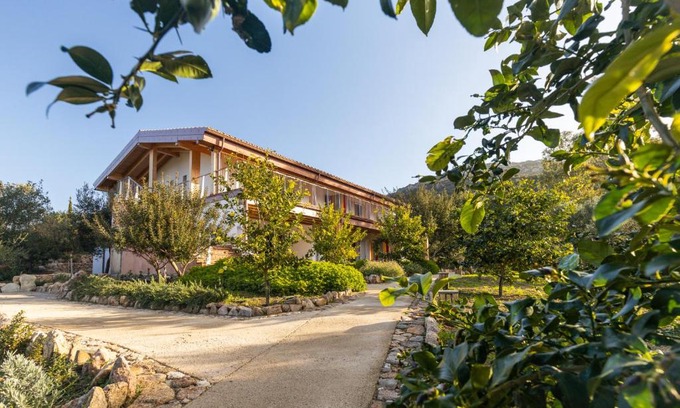 Muravera Hotel | Discover Domu Bresca: Oceanfront Retreat with Top Reviews
