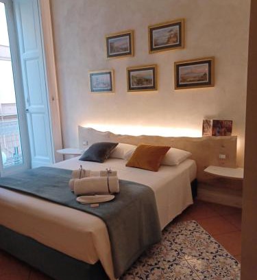 Naples City Centre Bed & Breakfast | Exceptional Domus Duomo B&B Napoli with Breakfast & Dining