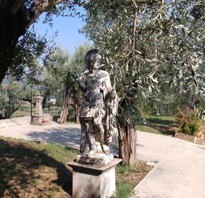 San Cipriano Picentino Apartment | Discover Domus Elisa: Family-Friendly with Breakfast & Kitchen
