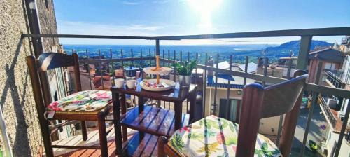Guidonia Montecelio Apartment | Charming Domus - IL GIRASOLE: Pet-Friendly Retreat, 9.4/10