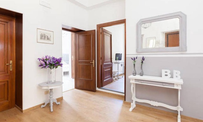 Monti Bed & Breakfast | Welcoming Domus Merulana Bed and Breakfast for Families