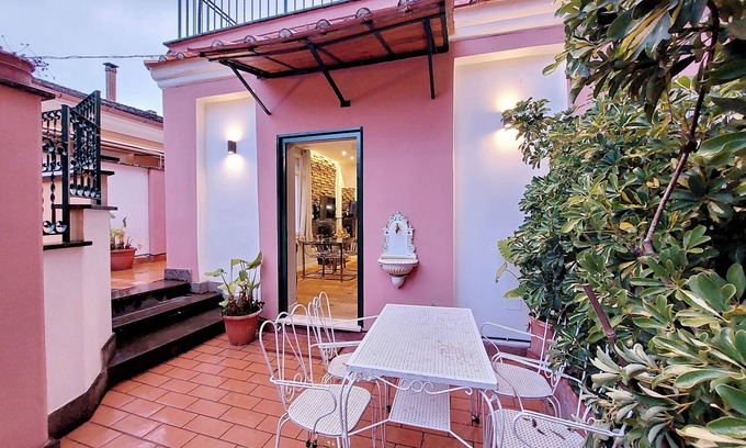 Trastevere Apartment | Indulge in Dreams & Terrace at Domus Monamì, Trastevere