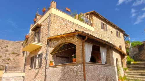 Sant'Anatolia di Narco Bed & Breakfast | Discover Domus Petrae: Family-Friendly Retreat with Kitchen