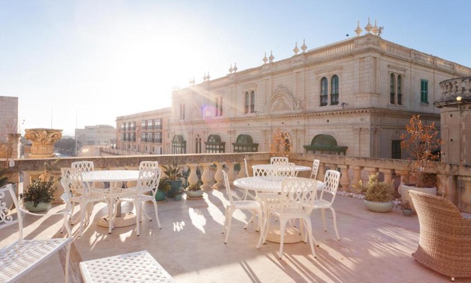Valletta Hotel | Discover Domus Zamittello: Oceanfront Getaway with Spa