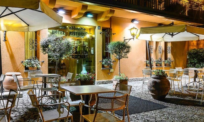 Lecco Hotel | Comfortable Stays at Don Abbondio with Breakfast Included