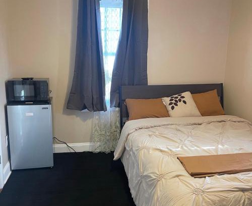 Queens House | Cozy Retreat at Don Cozy with Restaurant Amenities