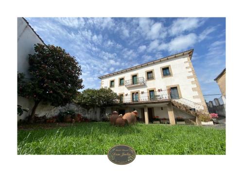 Perales del Puerto Hotel | Elegant DON JULIO Hotel with Hot Tub & 9.4/10 Rating