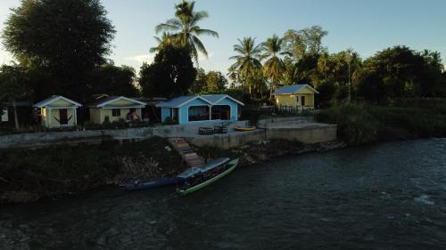 Champasak Province Hostel | Pet-Friendly Stay at Don Som Riverside Guesthouse, Rated 9/10