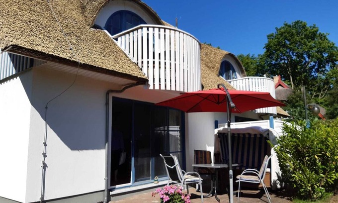 Wieck auf dem Darss Apartment | Modern Apartment with Beach Chair & Terrace in Wieck a. Darß