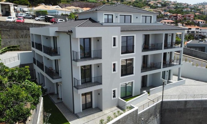 Santa Maria Maior Apartment | Discover Dona I Apartments Near the Botanical Garden