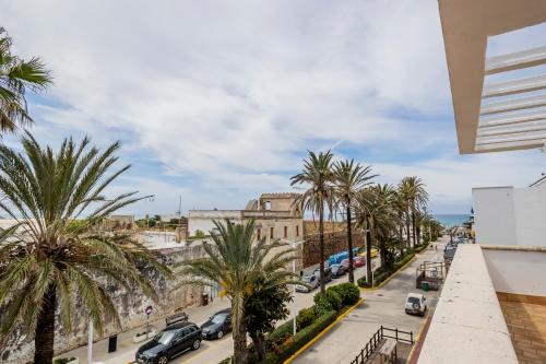 Zahara de los Atunes Apartment | Oceanfront Relaxation at DondePepe Home with Breakfast