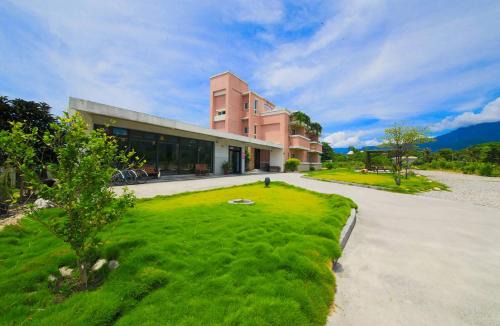 Shoufeng House | Cozy Dong Pan B&B: Rated 8/10 with Breakfast & Fireplace