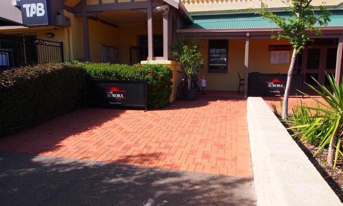 Dongara Hotel | Discover Dongara Hotel Motel - Family-Friendly with Pool