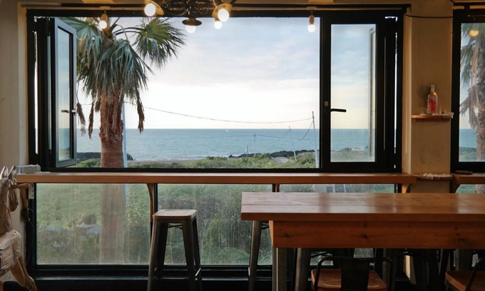 Gujwa House | Relaxing Oceanfront Getaway at Dongbokri 671 Hotel