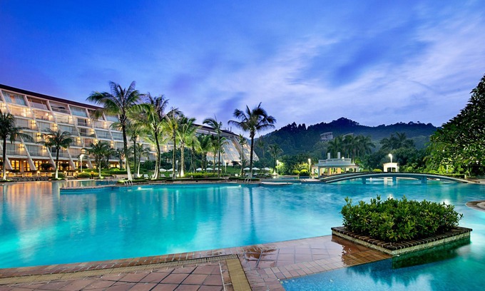 Dongguan City Center Hotel | Relaxing Retreat at Dongguan MCB Lake Hotel - 4 Star Escape