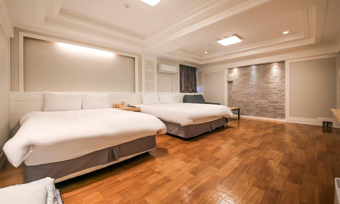 Donghae Hotel | Eco-Friendly Stay at Donghae Buyeong Motel with Breakfast