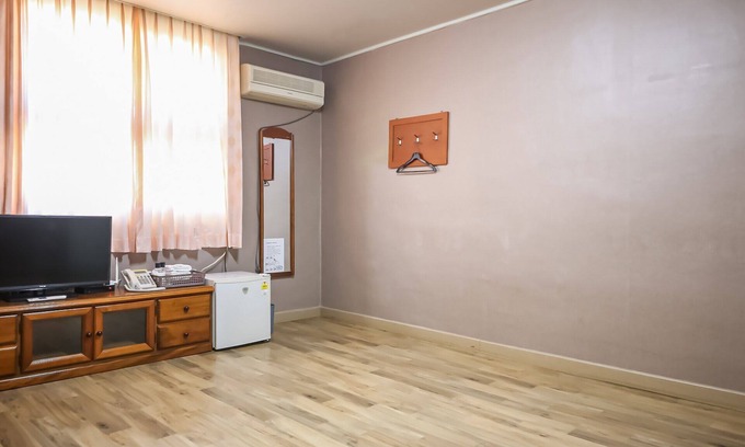 Donghae Hotel | Eco-Friendly Donghae Royal Motel with Family Amenities