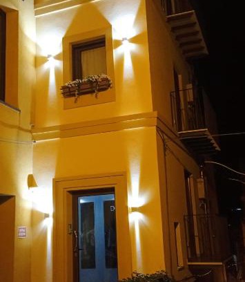 Castelbuono Bed & Breakfast | Cozy Donjon Suite in Historic Center with Breakfast Included