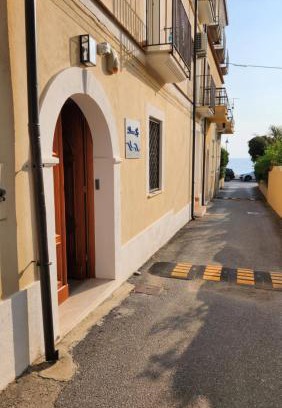 Bonifati Apartment | Donna Lea: Pet-Friendly Oceanfront Retreat with Stellar Reviews