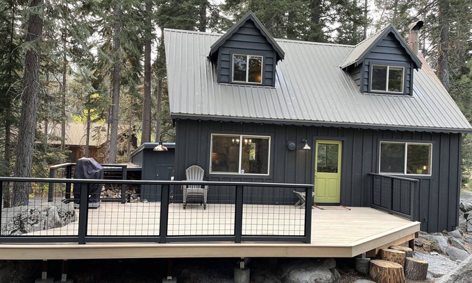 Donner Lake Woods Cabin | Donner Creekside Cabin: Guest Rated 10/10 with Hot Tub