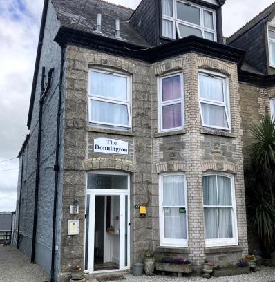 Truro House | Cozy Donnington Guesthouse: Pet & Child Friendly Retreat