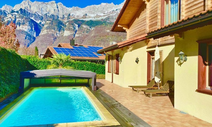 Quarten House | Relax at Doodle's Amazing Chalet with Pool & Ocean View